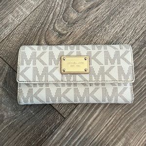 Michael kors wallet